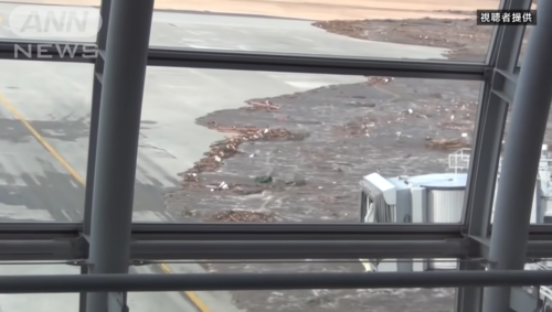 El sismo provocó un tsunami que arrasó todo a su paso. (Foto: captura de pantalla) 