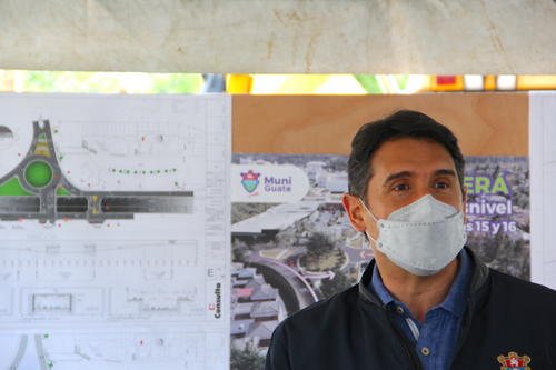 El alcalde Ricardo Quiñónez destaca la participación de los vecinos en el desarrollo de la obra. (Foto: Fredy Hernández/Soy502)