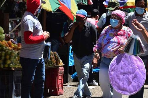 Los comercios suelen estar abarrotados. (Foto: AFP) 