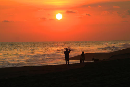 Las playas han quedado vacías desde mediados de marzo debido a las restricciones de movilidad en el país. (Foto: Inguat)