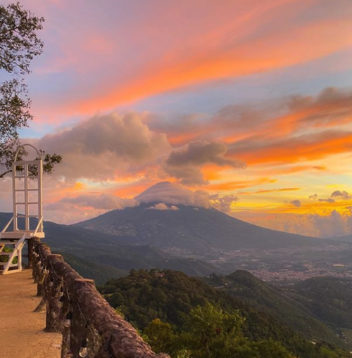 (Fotograf&iacute;a: @loscelajesgt)