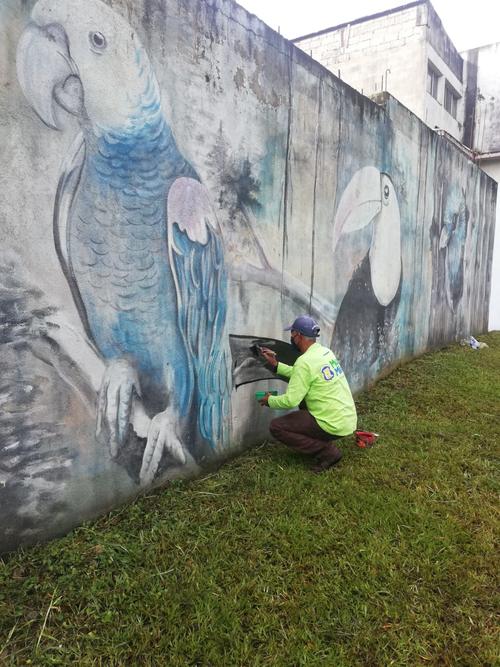 El proceso de la realizaci&oacute;n del mural en Mixco. (Foto: Mynor Espinoza/Municipalidad de Mixco)