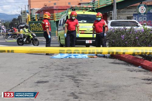 Los hechos ocurrieron en las afueras de una gasolinera ubicada en la calzada Raúl Aguilar Batres. (Foto: Bomberos Municipales)