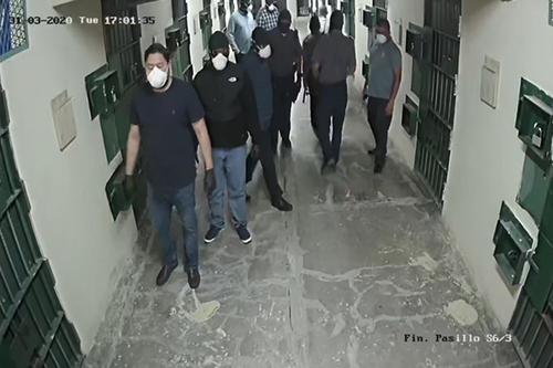 El 31 de marzo de 2020 Osiris Luna permitió que cinco personas encapuchadas ingresaran al penal de máxima seguridad de Zacatecoluca sin identificarse y se reunieran con ocho líderes de las tres principales pandillas del país a puertas cerradas. (Foto: El Faro)
