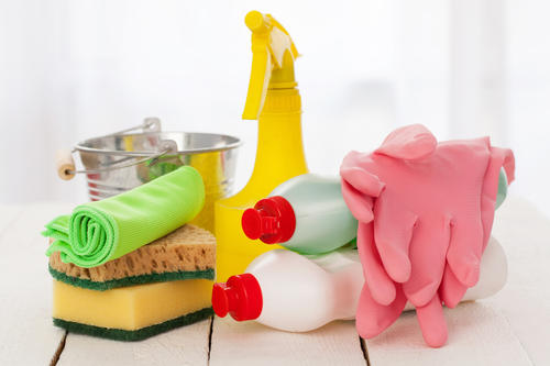 Los productos de limpieza y desinfección tuvieron una mayor demanda desde el año pasado. (Foto: Freepik)
