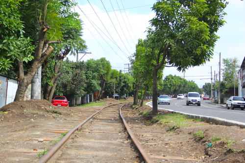 La vía férrea se recupera especialmente en la línea hacia el sur. (Foto: Fredy Hernández/Soy502)