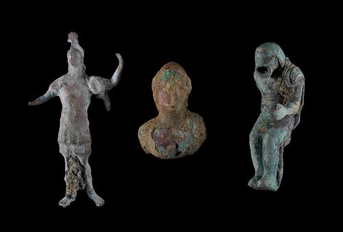 Figuras de bronce de la época romana. (Foto: Facebook Autoridad de Antigüedades de Israel) 