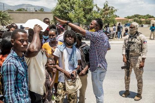 Varios haitianos se han acercado a la embajada de Estados Unidos para pedir asilo. (Foto: AFP)