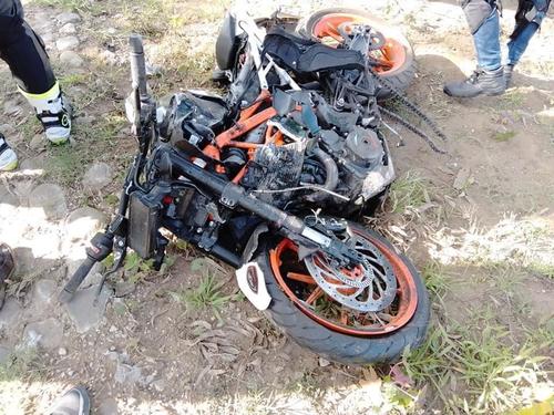 Un cisterna colisionó con una motocicleta y dejó un hombre gravemente herido. (Foto: cortesía)
