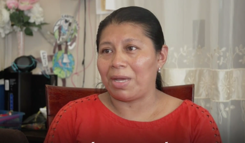 Dolores Díaz de Guatemala logró salvar a su hijo de un intento de secuestro. (Foto: Telemundo)