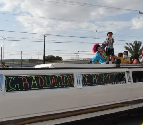 Tambi&eacute;n tuvo un show de payasitos. (Foto: Oficial)
