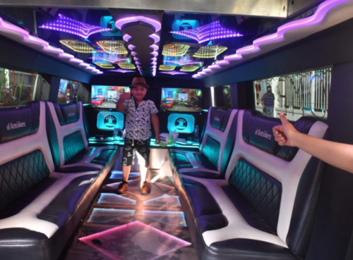 El peque&ntilde;o fue transportado en limosina. (Foto: Redes sociales)