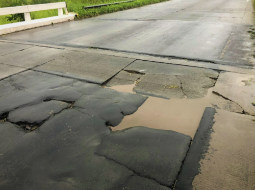 La carretera se encuentra en pésimas condiciones y aparentemente no ha recibido mantenimiento. (Foto: Lesly Hernández/Soy502)