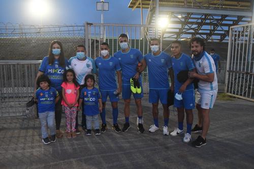 Los guatemaltecos portaron la camiseta de Mixco para mostrar su apoyo a la selección. (Foto: Pedro Pablo Mijangos/Nuestro Diario Enviado Especial)