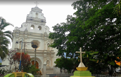 La única parte original que mantiene la iglesia es su fachada. (Foto: Francisco Javier Mejía/Google Maps)