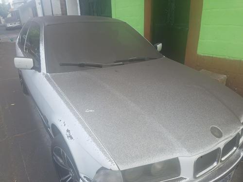 Lavar el carro es lo m&aacute;s recomendable, y en tr&aacute;fico no utilizar el parabrisas para retirar la ceniza. 