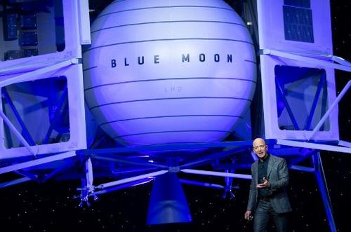 Jeff Bezos le apuesta a su proyecto del Blue Origin, un vehículo de aterrizaje lunar. (Foto: AFP)