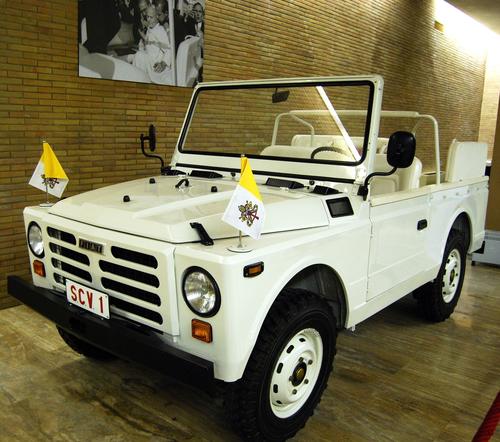 El Vaticano colecciona varios de los papam&oacute;vil usados en el pasado, como &eacute;ste, un Fiat mec&aacute;nico. (Foto: Pixabay)