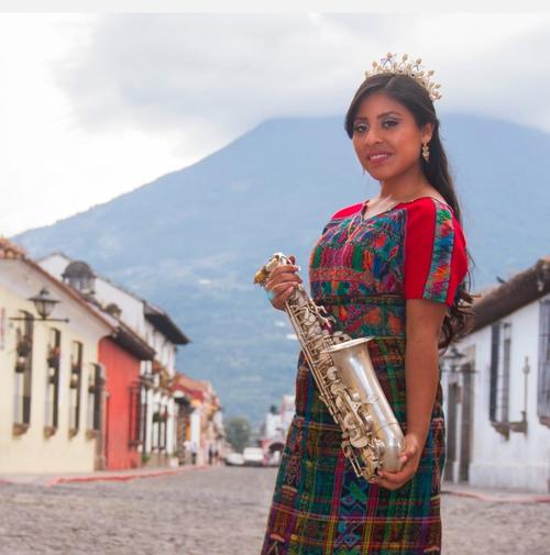 Reynita Rodríguez no deja su saxofón. (Foto: Reynita Rodríguez oficial)