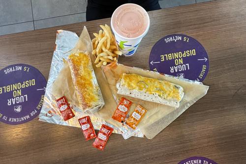 Taco Bell, Chimichanga, pollo, carne, domicilio, restaurante, Guatemala, Soy502