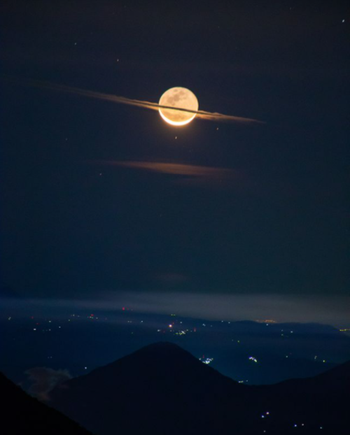 La imagen llamada "La noche en que la Luna se vistió de Saturno" fue captada por el guatemalteco Francisco Sojuel. (Foto: Francisco Sojuel)