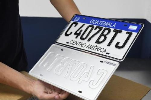 El superintendente aclar&oacute; que los que est&eacute;n realizando el cambio de placas de vinilo o metal no se les pedir&aacute; cambio de nuevo. (Foto: archivo/Soy502)