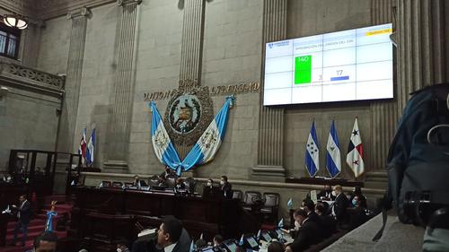 Se tenía previsto que la sesión plenaria iniciara a las 14:00 horas. Sin embargo, comenzó con más de tres horas de retraso. (Foto: Wilder López)
