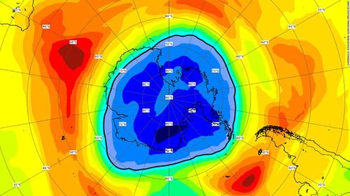 El agujero de ozono está relacionado con el vórtice polar antártico, una banda de aire frío arremolinado que se mueve alrededor de la Tierra. (Foto: CNN en Español)