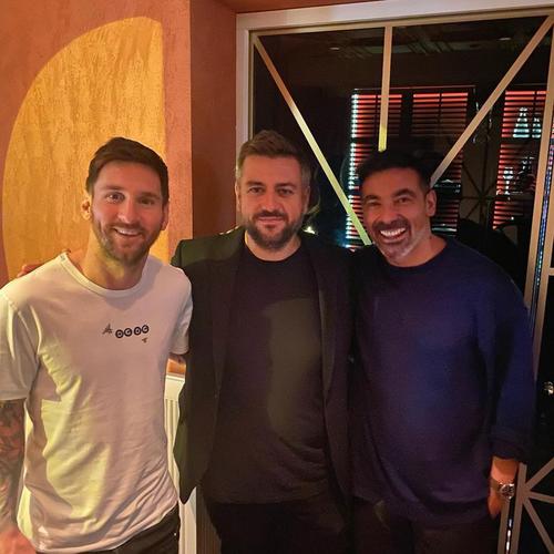 Messi y Lavezzi junto al anfitrión del restaurante italiano, en París. (Foto: Instagram)
