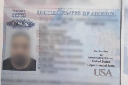 Vista del pasaporte del estadounidense. (Foto: Migración de Guatemala ) 