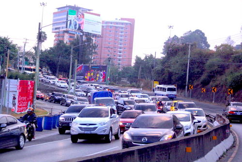 La ruta hacia El Salvador presenta congestionamiento constantemente. (Foto: archivo/Soy502)