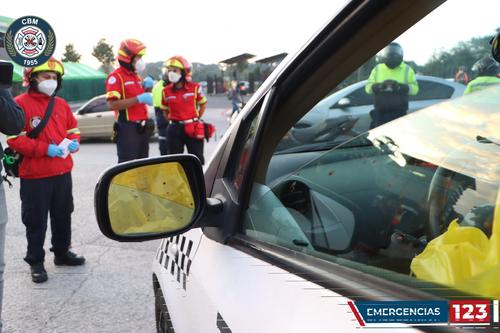 Los Bomberos Municipales llegaron al sitio del incidente, pero ya no pudieron salvarle la vida al conductor. (Foto: CBM)