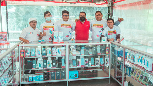 Asesores durante la Feria Claro
Fotograf&iacute;a: Soy502