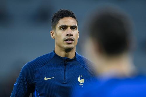 Varane se entrenó junto a sus compañeros el sábado. (Foto: AFP)