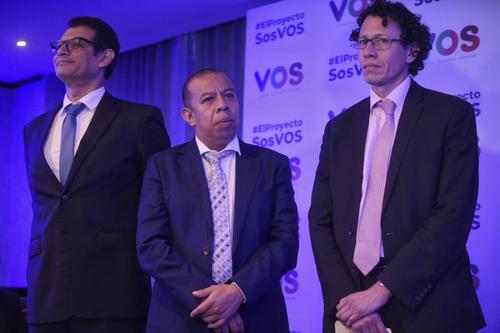 El diputado Aldo Dávila al centro también está activo con el partido VOS. (Foto: Wilder López/soy502)
