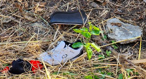 Zapatos e implementos deportivos quedaron esparcidos en el lugar. (Foto: NotiSeis)