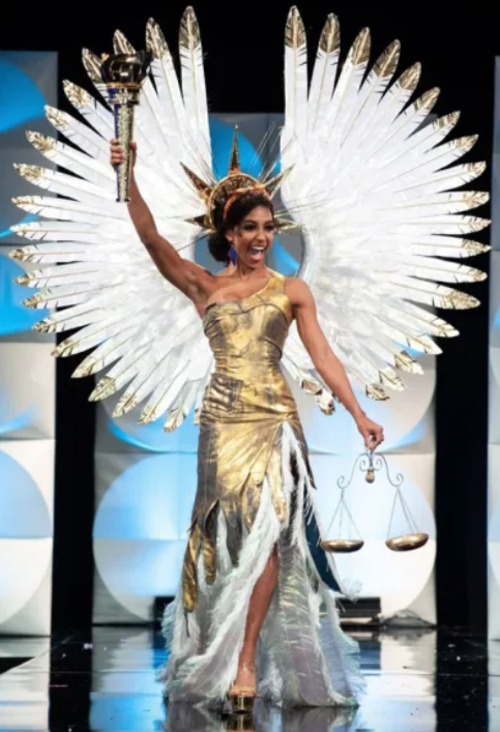 Así lució en traje de fantasía Cheslie Kryst. (Foto: AFP)