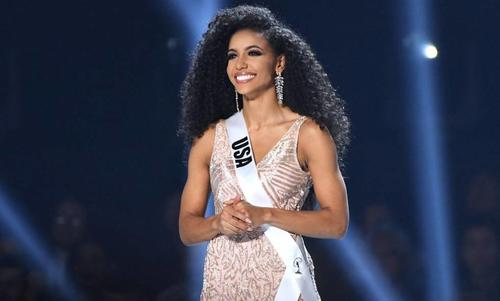 Kryst en traje de noche. (Foto: AFP)