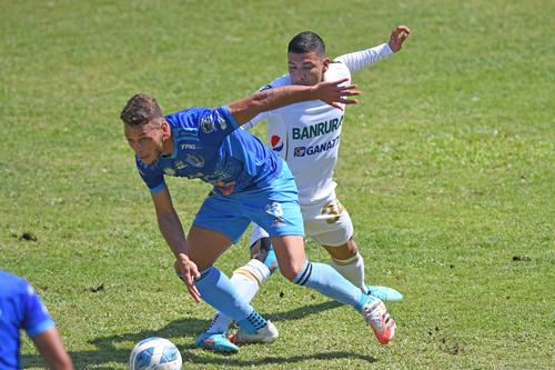 Kevin López (34) fue uno de los goleadores para Comunicaciones en el triunfo ante Santa Lucía Cotzumalguapa. (Foto: Pedro Pablo Mijangos/Nuestro Diario)