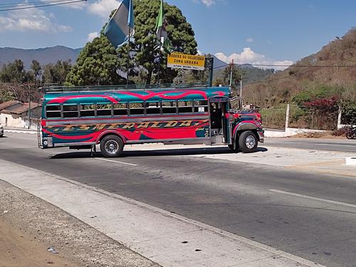 El piloto no se percat&oacute; que el ayudante estaba en la parrilla y retom&oacute; la ruta. (Foto: Facebook Panorama Informativo) 