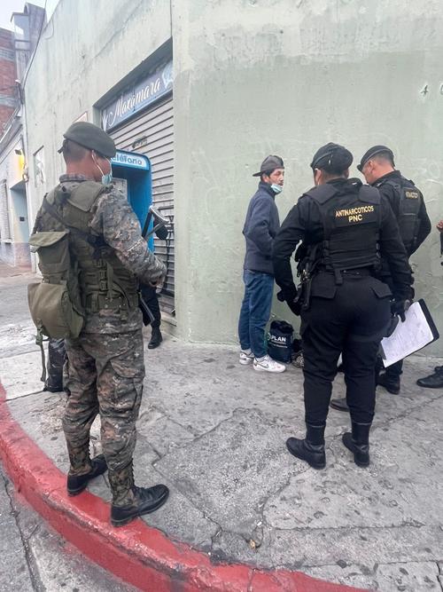 Soldados y polic&iacute;as se encuentran realizando patrullajes por la ciudad capital. (Foto: Ej&eacute;rcito de Guatemala)