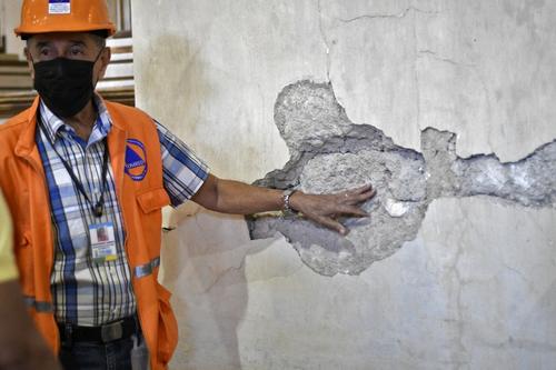 La Conred halló varias fisuras en muros del templo. (Foto: Johan Ordóñez/AFP)
