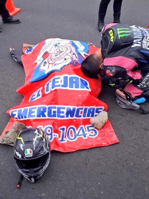 De acuerdo con los socorristas, la mujer falleci&oacute; de forma instant&aacute;nea. (Foto: Twitter)