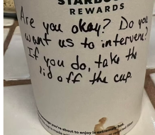 mensaje en un vaso de café 