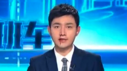 El presentador Huang Xinqi sufri&oacute; una hemorragia nasal. (Foto: captura video)