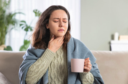 El dolor de garganta es un síntoma común entre quienes padecen Covid-19. (Foto: Shutterstock)