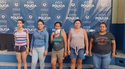 mujeres capturadas, pelea por pareja, trifulca de mujeres