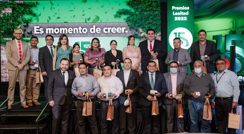 Banco Azteca, aniversario, Grupo Salinas, reconocimientos, Guatemala, Soy502