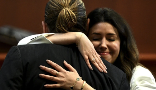 Camille Vasquez ahora es amiga del actor Johnny Depp. (Foto: Telemundo)