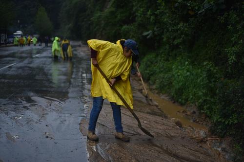 Las labores de limpieza ya se finalizaron en donde ocurrió el derrumbe en la ruta Interamericana. (Foto: Carlos Alonzo/Soy502)